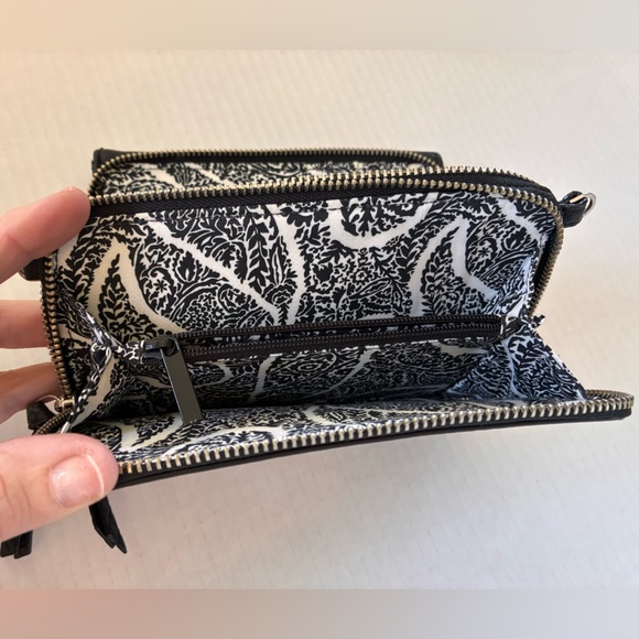 Vera Bradley Black Leather Zip Around Wallet/Wristlet - Picture 7 of 14